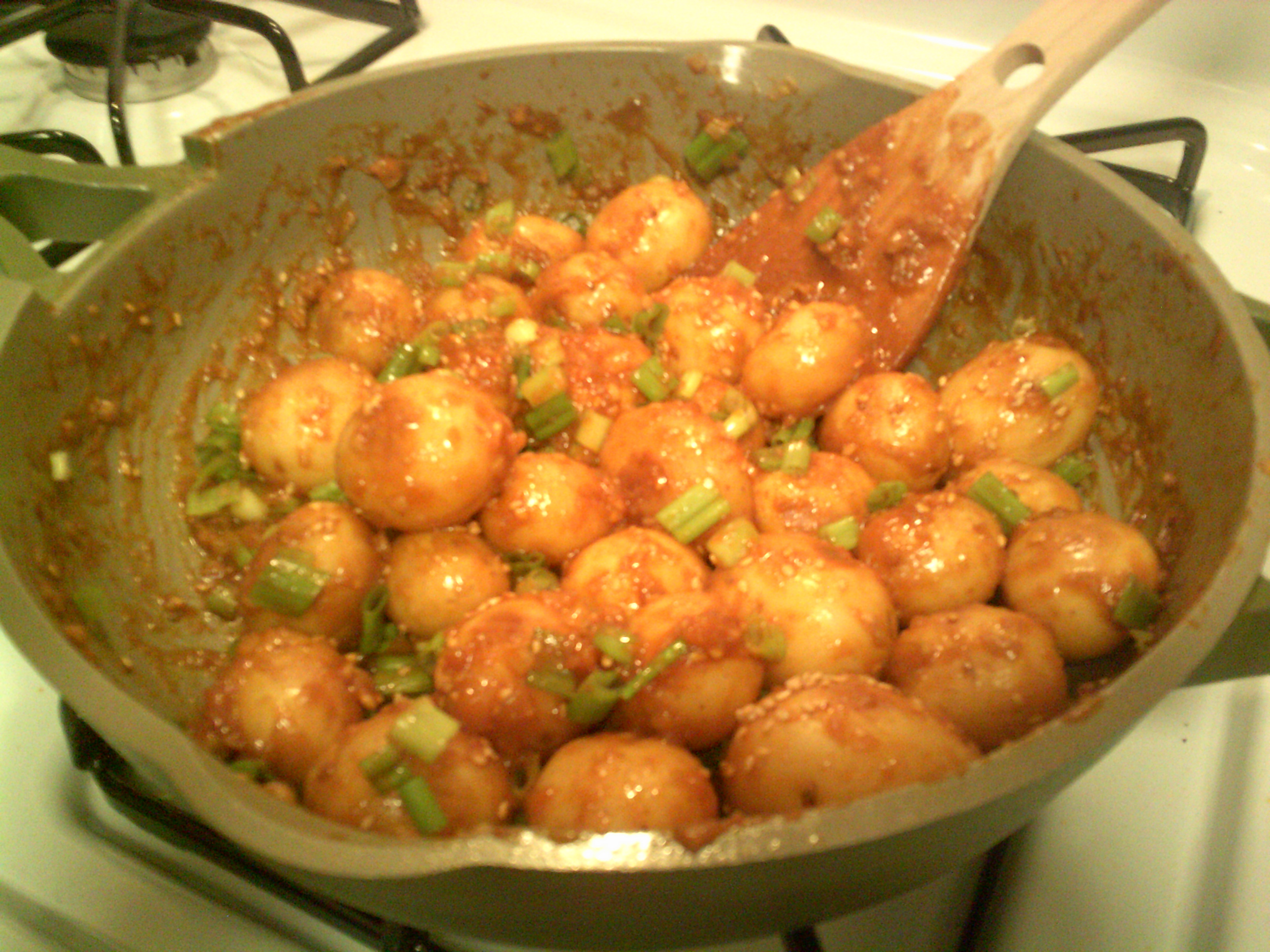 finished gochujang braised potatoes in pan